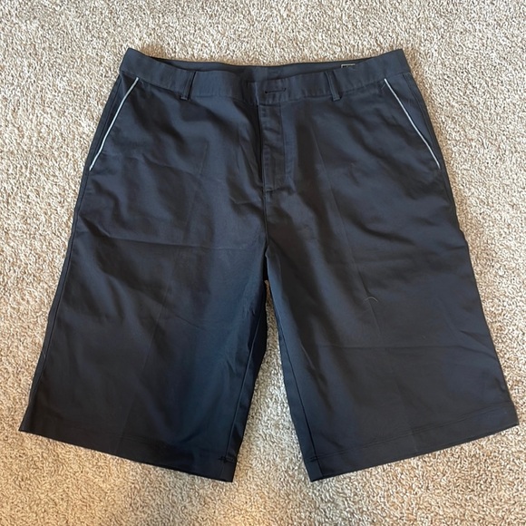 Adidas Mens Shorts Chino Golf Black CoolMax Polyester 10" Inseam - Picture 1 of 8